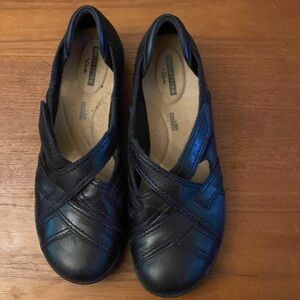 Sale 🌹Clarks Collection Black Flats with Velcro 8.5